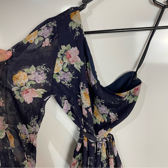 Gibson Look Navy Floral One Shoulder / Sleeve Chiffon Smocked Cuff Top - Picture 4 of 9